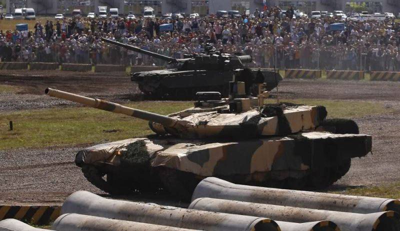 В Нижнем Тагиле туристов посадили на танки