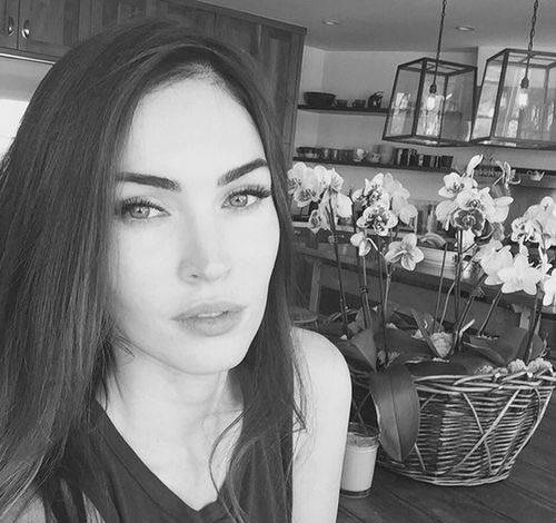 Меган Фокс разместила первое селфи после развода Меган Фокс разместила первое селфи после развода