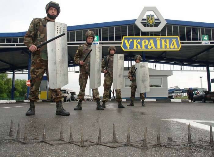 "Стена" пробивает брешь в украинском бюджете