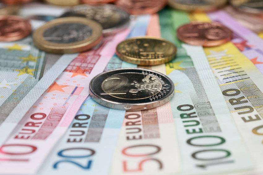 Биржевой курс евро опустился ниже 71 рубля