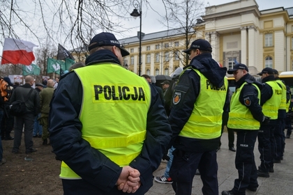 Пьяные украинцы и грузины закидали тротуарной плиткой польских полицейских