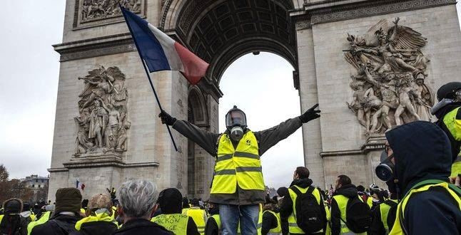 Власти Франции ужесточили наказание за протесты