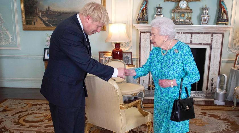 Елизавета II на пару с Джонсоном выведет Британию из ЕС по жесткому сценарию