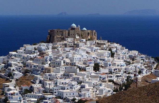На греческом острове официально запретили курить