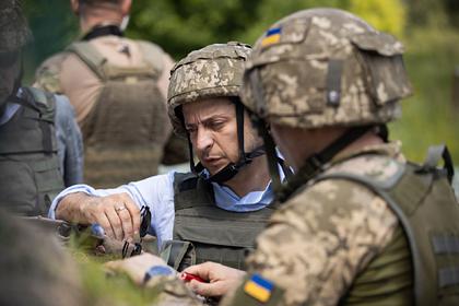 Украинский офицер получил выговор за критику Зеленского в интернете