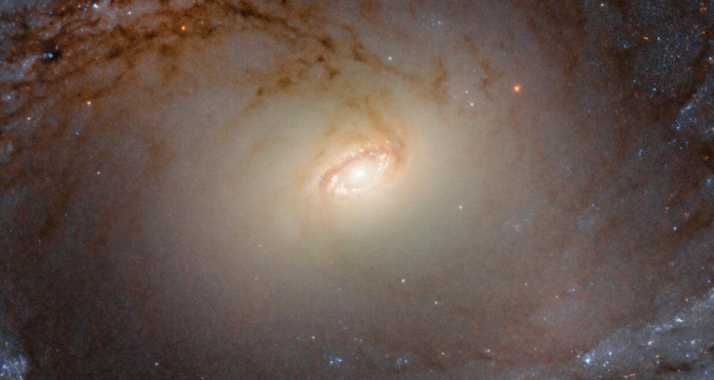 Удивительный снимок галактики в 85 млн световых лет
