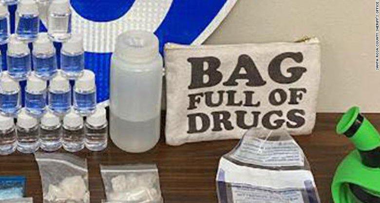Партию наркотиков перевозили в пакете с надписью "Пакет с наркотой"