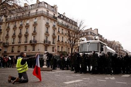Во Франции возобновились протесты «желтых жилетов»