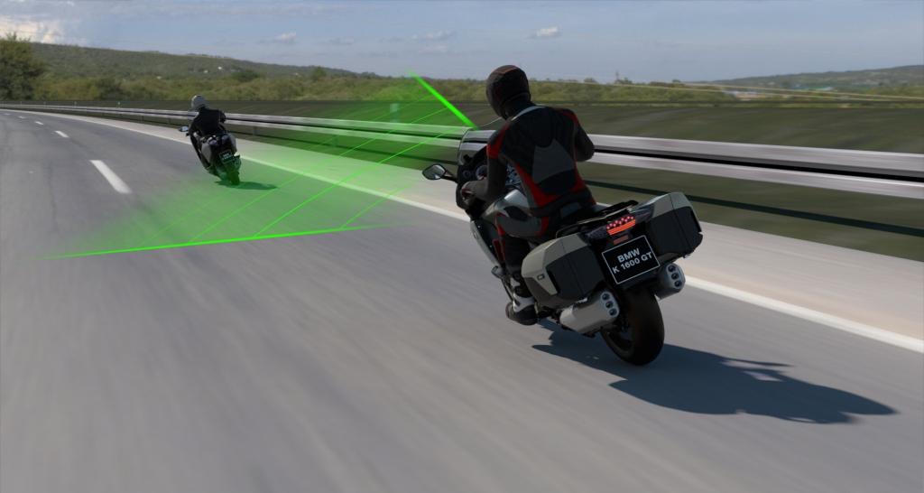 Мотоциклы научатся самостоятельно удерживать скорость и дистанцию