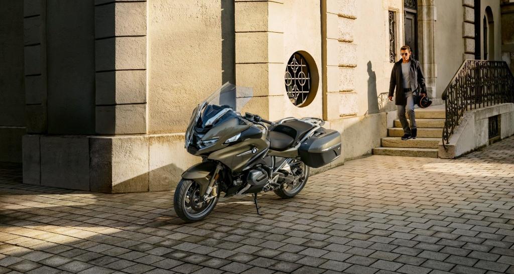 BMW представила мотоцикл с адаптивным круиз-контролем