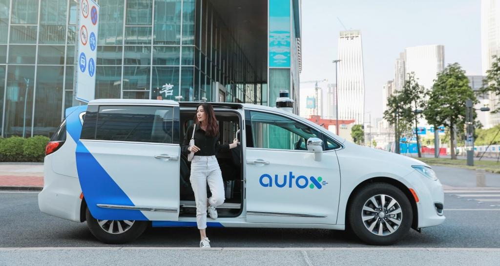 На дорогах Китая впервые появились полностью автономные такси