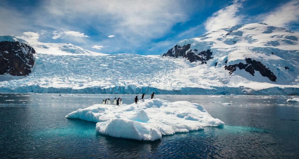 Странный источник тепла под Антарктидой: лёд тает изнутри