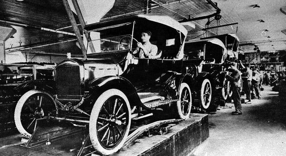 Как выглядел первый в мире автоконвейер сто лет назад