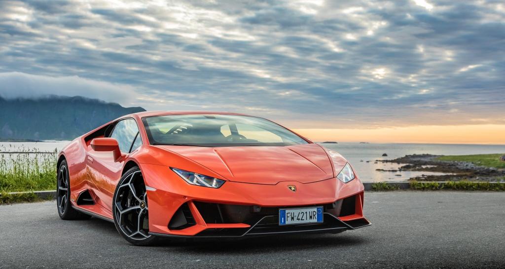 Владельцы Lamborghini смогут управлять своими суперкарами голосом