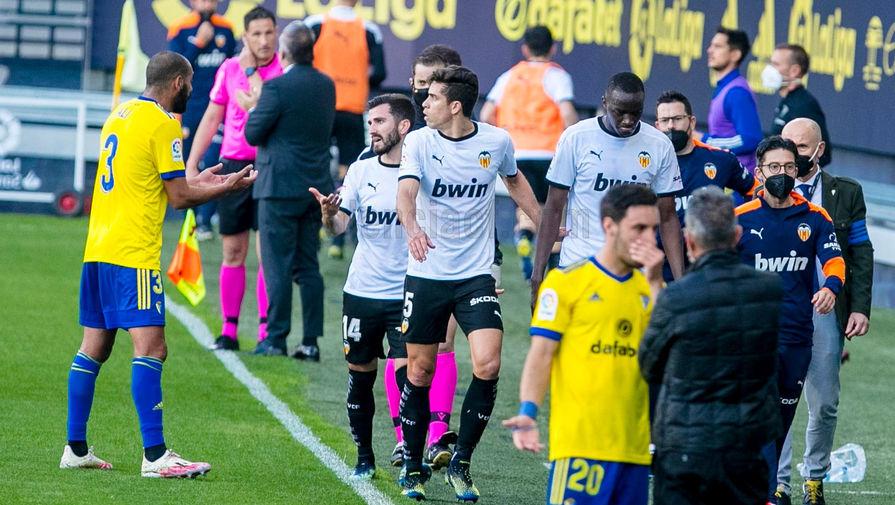 Испанский футболист обратится в суд из-за обвинений в расизме