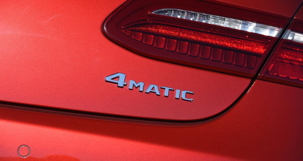 О чем говорит шильдик 4Matic на автомобилях Mercedes-Benz