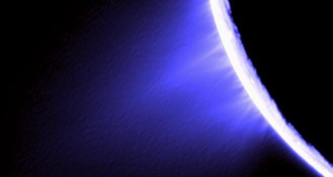 Избыток метана на спутнике Сатурна Энцеладе может указывать на существование жизни. Главные новости за 7 июля