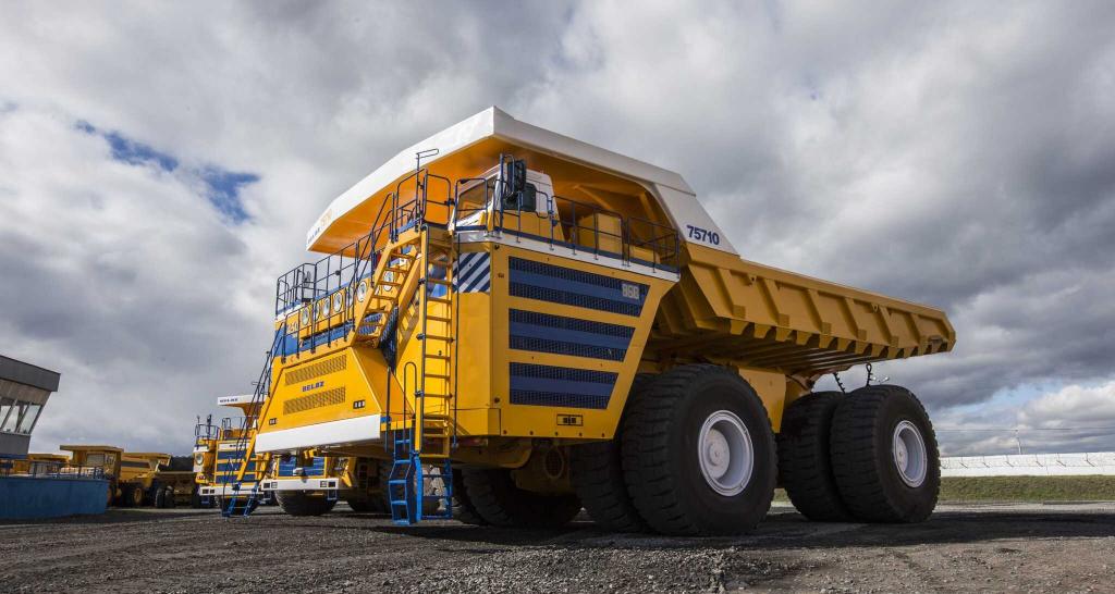 Титан на колесах: истинная мощь самого большого в мире грузовика