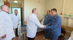 Путин впервые навестил раненных на Украине военных