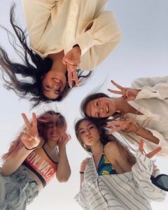 Яхта и нескромное платье. Как Алина Загитова отметила 20-летие в Дубае