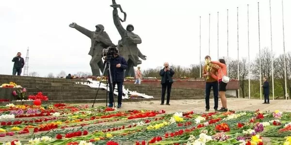Сейм Латвии одобрил снос памятника Освободителям Риги