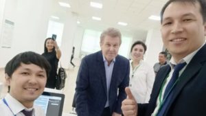 Лещенко засняли в Казахстане за оформлением документов