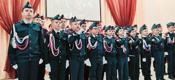 Школьников в Чебоксарах обязали начинать учебный день с гимна России Школьников в Чебоксарах обязали начинать учебный день с гимна России