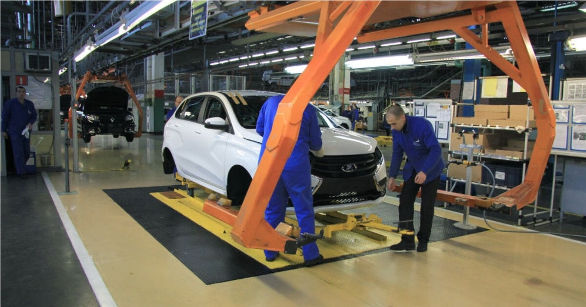 «АвтоВАЗ» возобновил производство: с конвейера сошла упрощенная Lada Granta