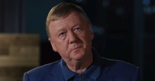 Покинувший Россию Чубайс вызван в суд по уголовному делу