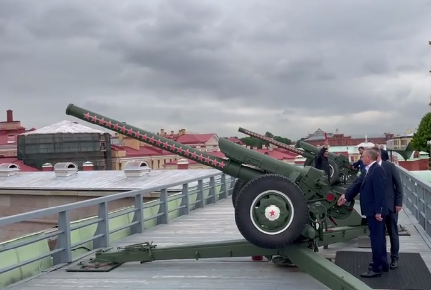 Киркоров, талибы и обеды по 4500₽. Как проходит открытие ПМЭФ