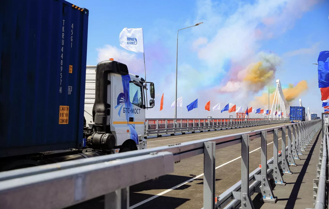 Впервые в истории. Китай и Россию соединил автомобильный мост