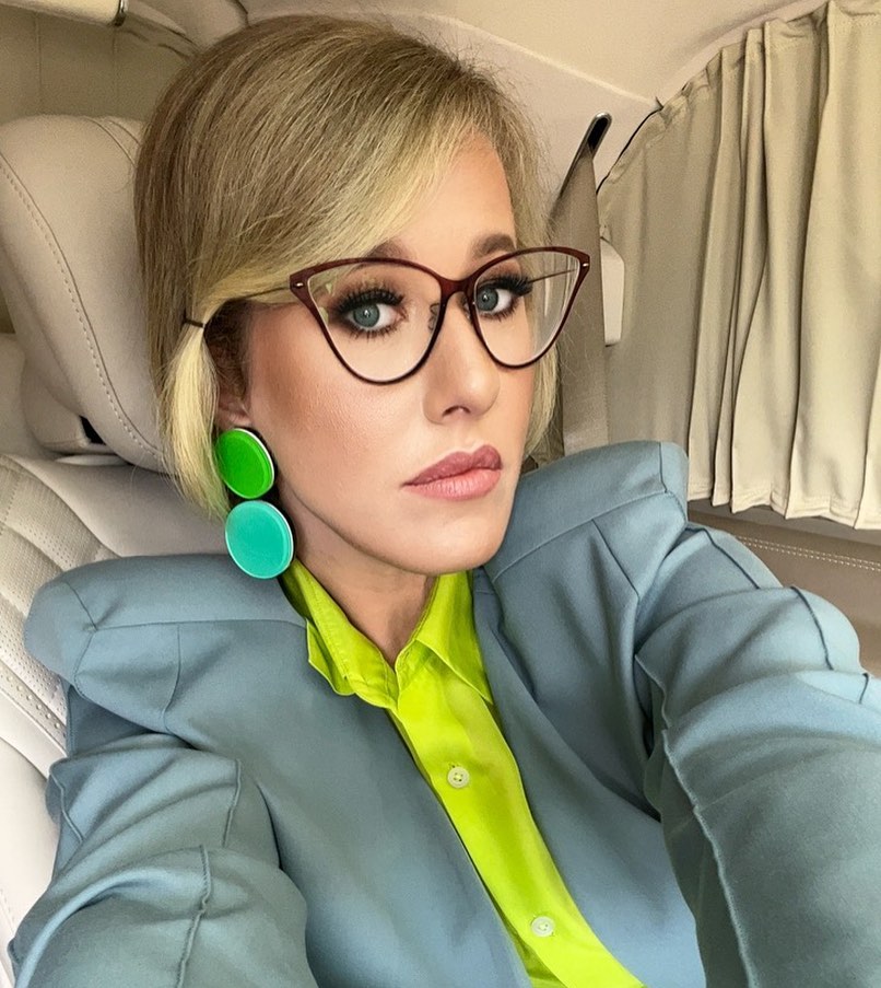 Собчак попала в «черный список» судебных приставов и улетела на отдых