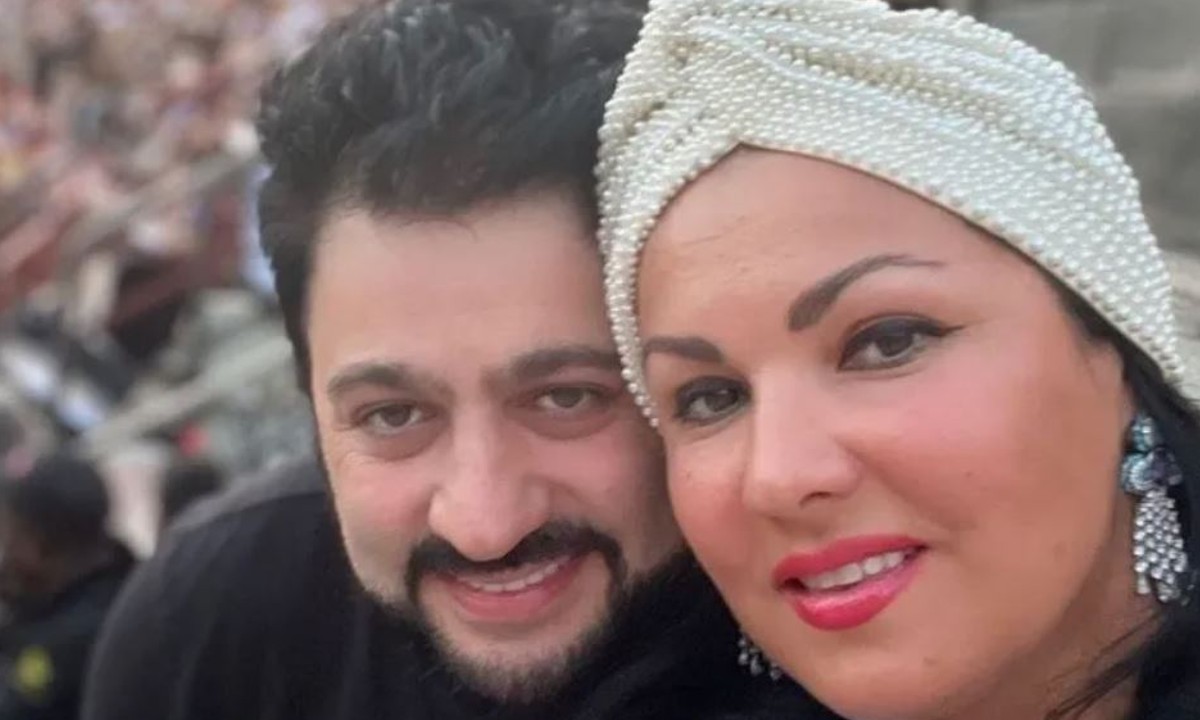 Покинувшие страну Нетребко с супругом грубо ответили своим фанатам