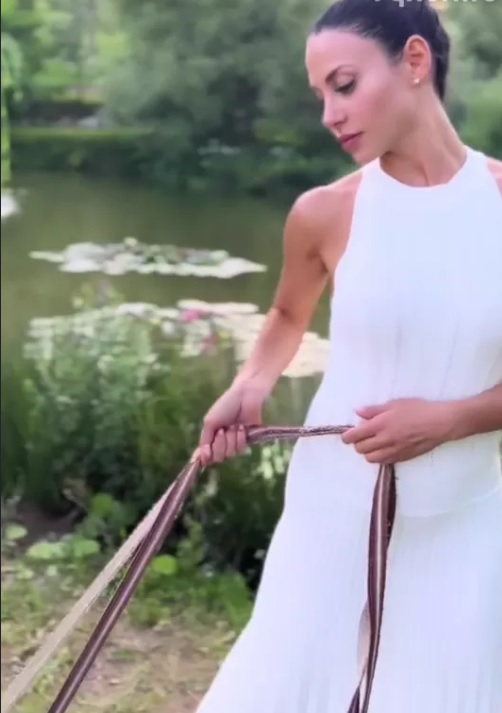 Новая жена Прилучного показала округлившийся живот