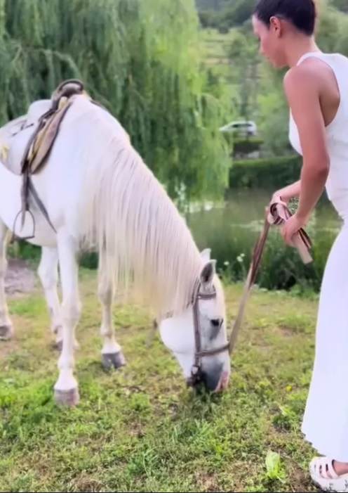 Новая жена Прилучного показала округлившийся живот