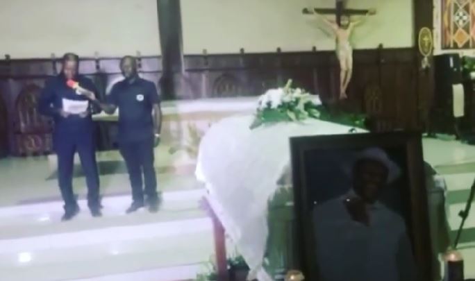 Пьера Нарцисса похоронили в камерунской деревне