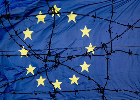 ЕС не сможет полностью прекратить выдачу шенгенских виз россиянам