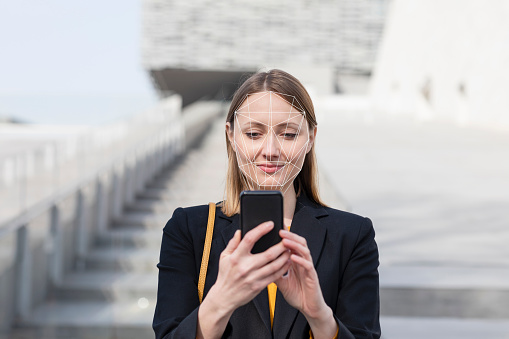 ЦБ принудит банки использовать в мобильных приложениях биометрию