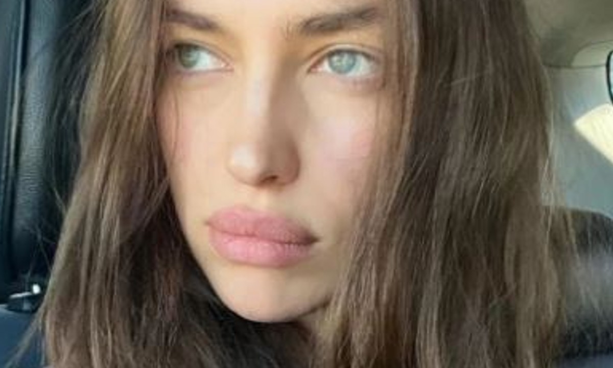 Западные звезды ополчились на Ирину Шейк за оливье и русскую баню