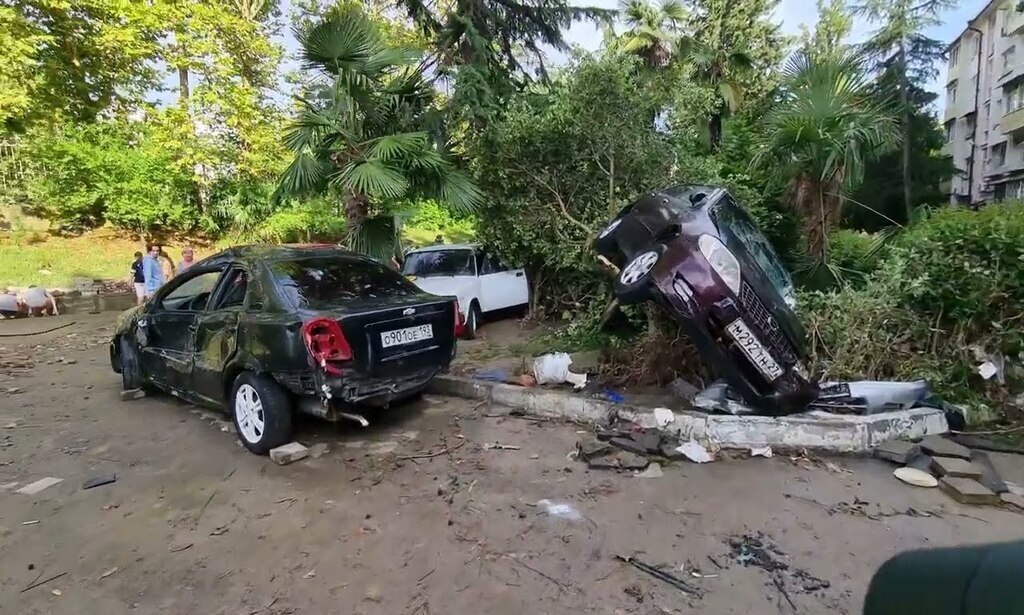 Власти Сочи подсчитывают ущерб после беспрецедентного потопа