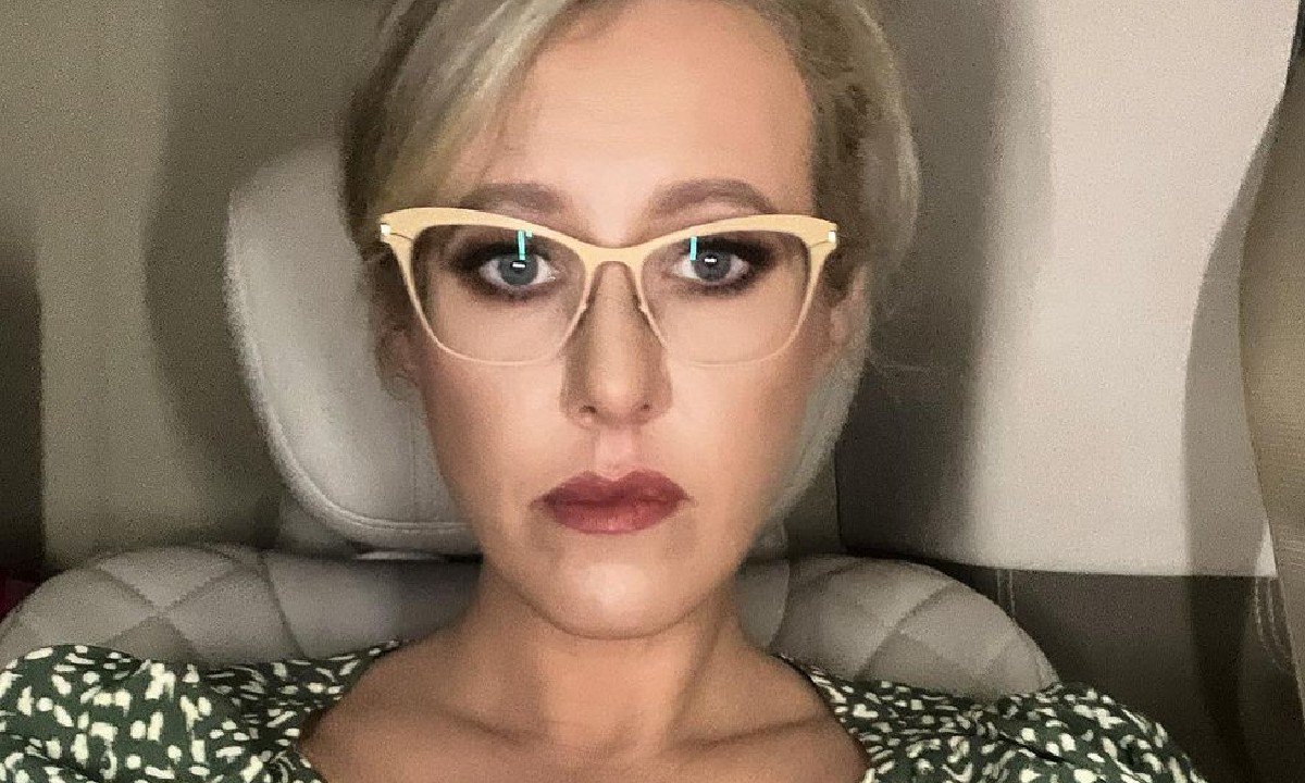 Собчак попала в «черный список» судебных приставов и улетела на отдых Собчак попала в «черный список» судебных приставов и улетела на отдых