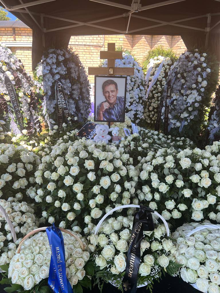 Жена Шатунова попала в больницу после похорон