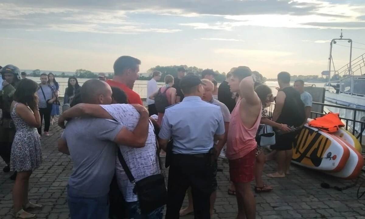 Чудом спаслись: в Татарстане затонул пассажирский теплоход