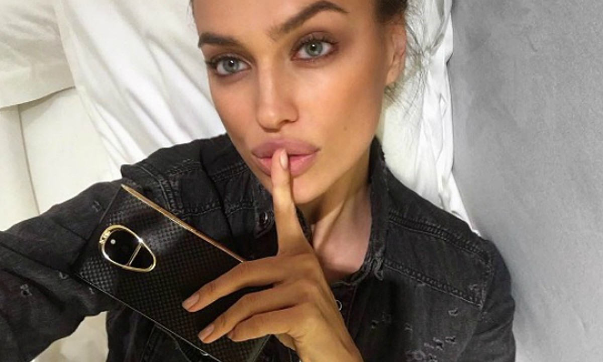 Западные звезды ополчились на Ирину Шейк за оливье и русскую баню