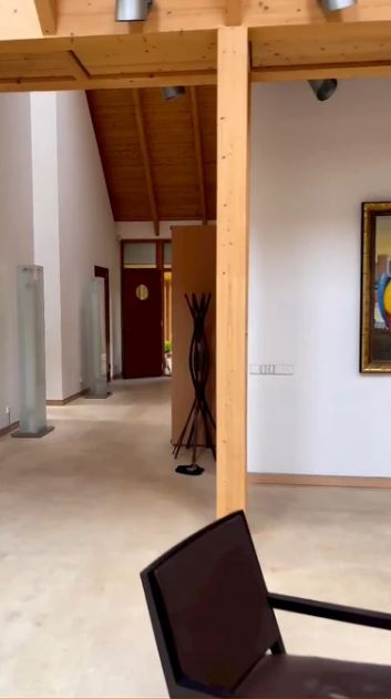 Галкин показал свою виллу в Юрмале за 100 тысяч евро в месяц