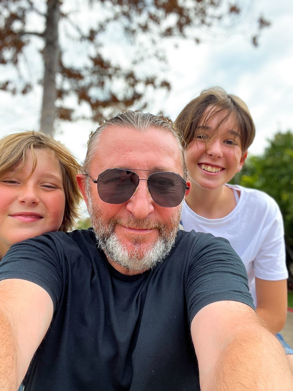 «Би-2» спешно оправдались за отъезд из страны