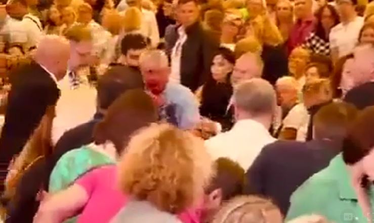 Зрители подрались на концерте Галкина в Латвии