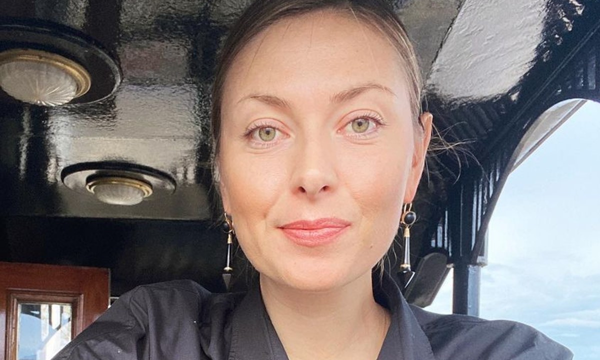 Шарапова впервые показала, как кормит новорожденного сына