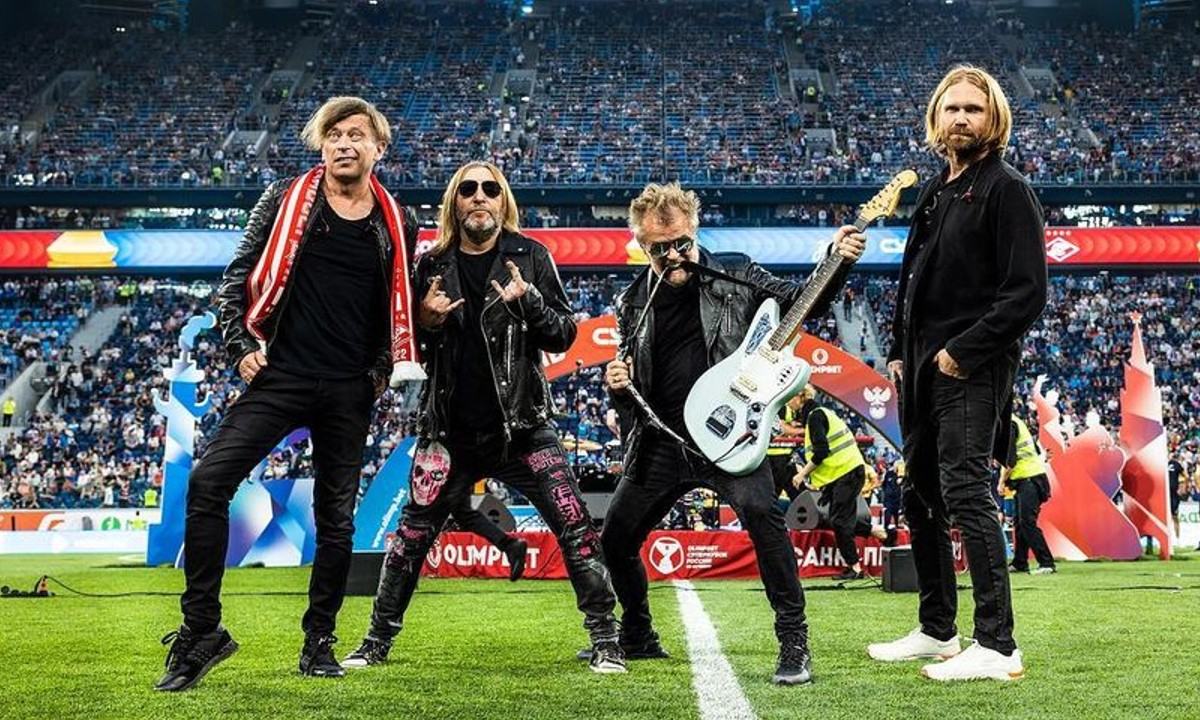 «Би-2» спешно оправдались за отъезд из страны