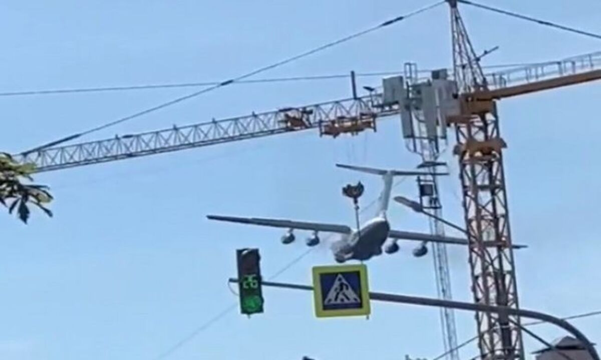 «Похоже, к дождю»: жителей Калужской области напугал низко летящий самолет «Похоже, к дождю»: жителей Калужской области напугал низко летящий самолет